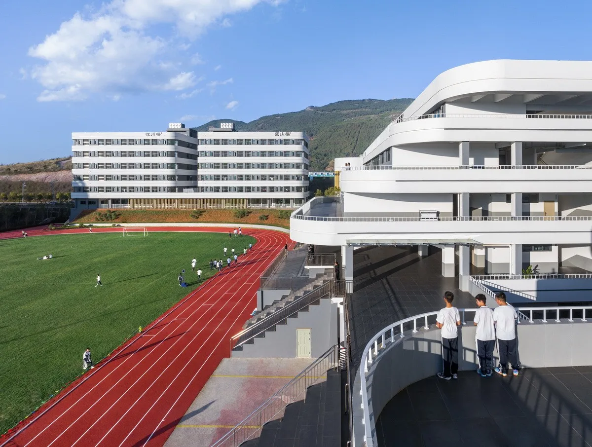 BIM Architecture | Gazing at Clouds by the Mountain: Design Record of Hongyu Middle School in Yuxi, Yunnan Province/Introduction to the Integration of Production and Education Research Center