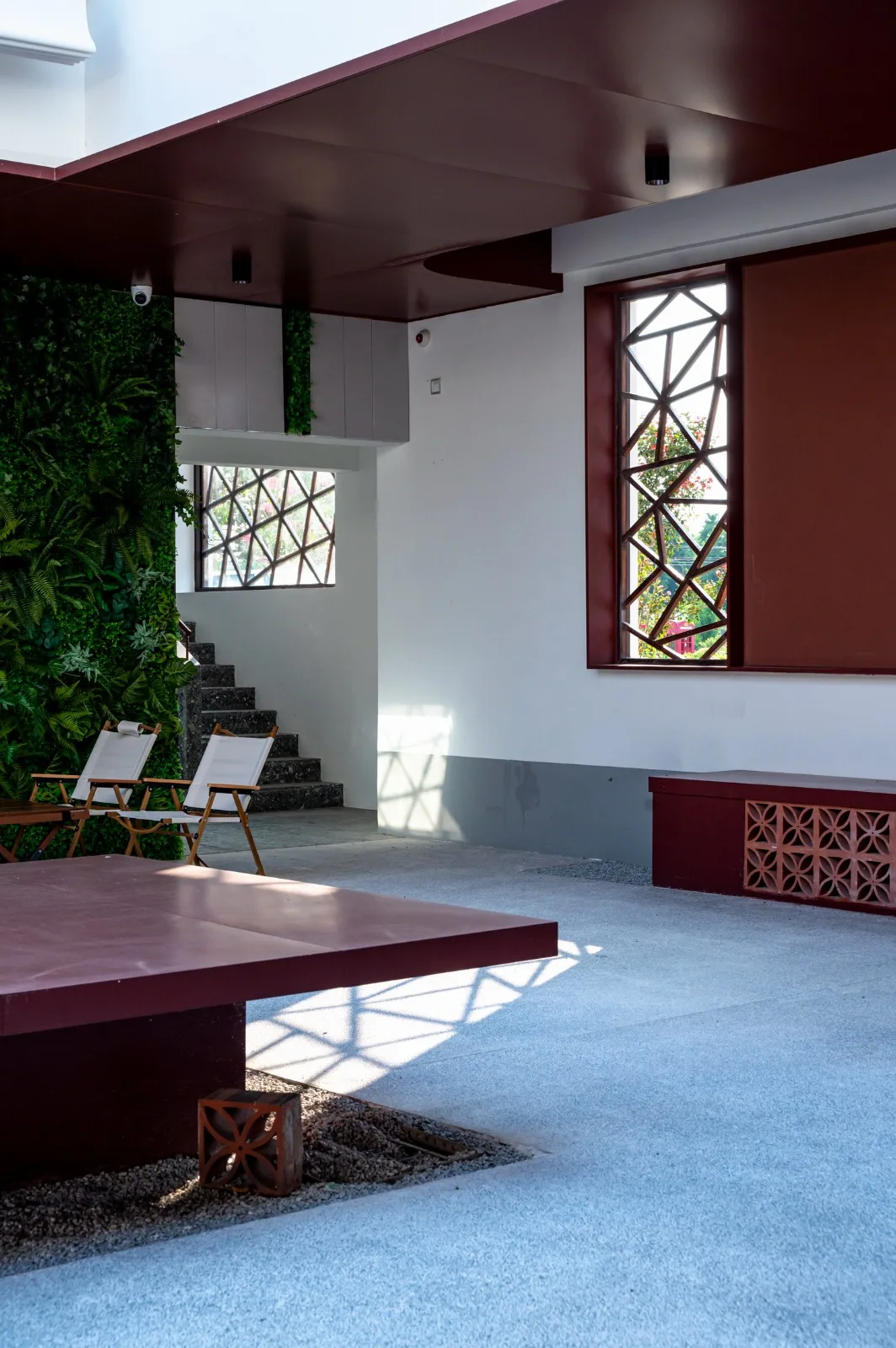 BIM Architecture | Here and Now: A Small House Built in a Flower Garden - Gangyan Flower Exchange Center/Chuanglin Zebai
