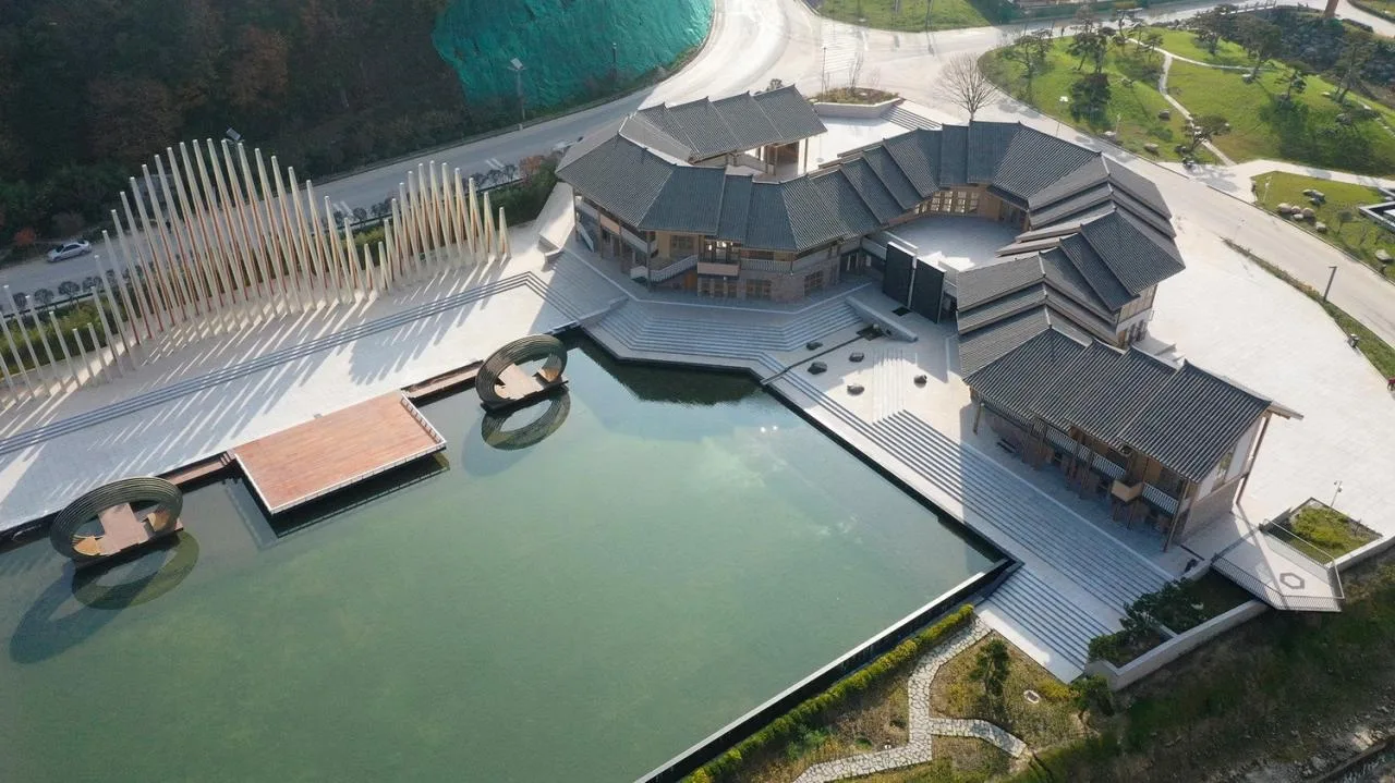 BIM Architecture | Dragon shaped Architecture: Kang County Tourism Tourist Distribution Center/Symbiotic Architecture Farmers Architects