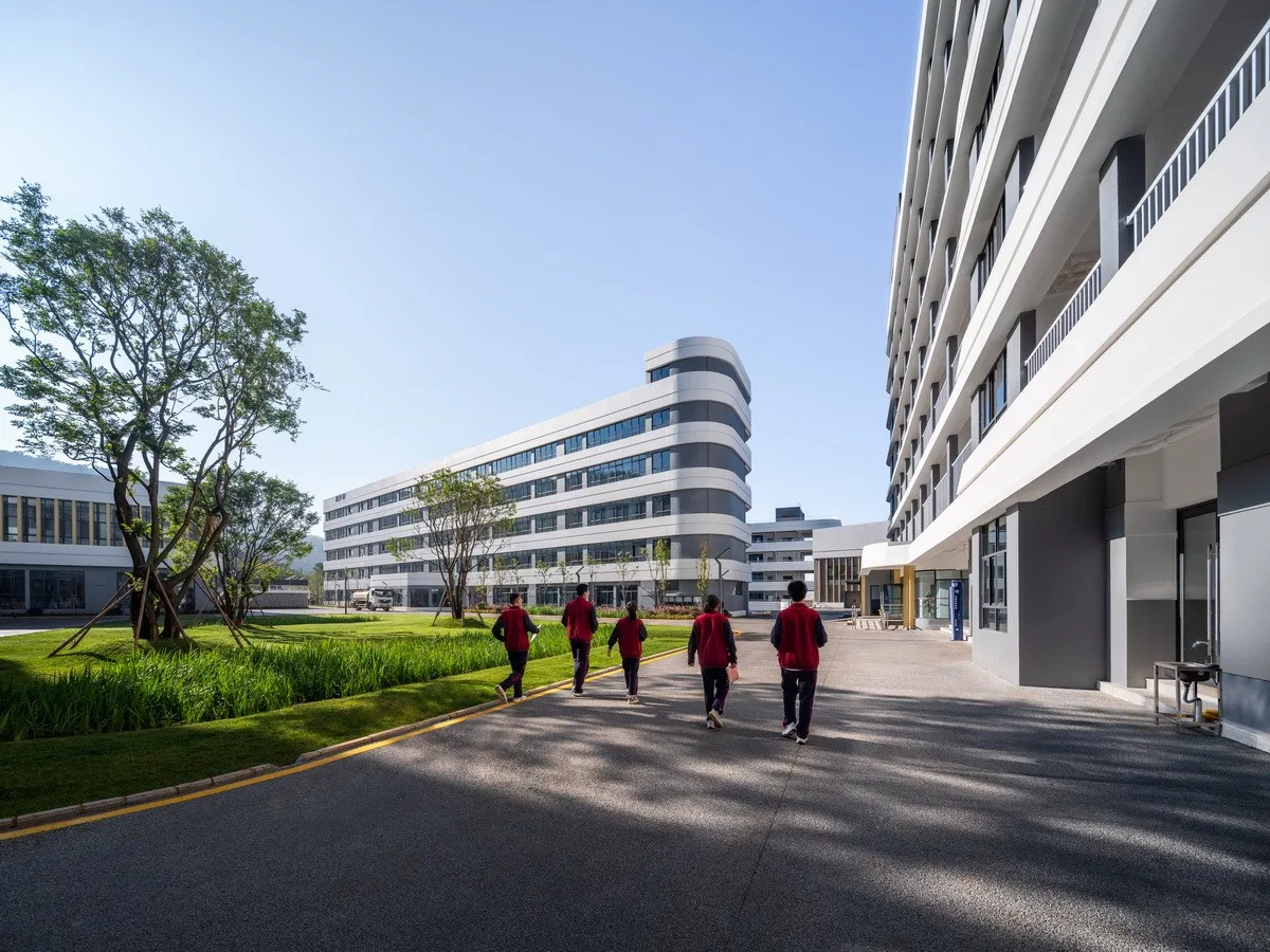 BIM Architecture | Gazing at Clouds by the Mountain: Design Record of Hongyu Middle School in Yuxi, Yunnan Province/Introduction to the Integration of Production and Education Research Center