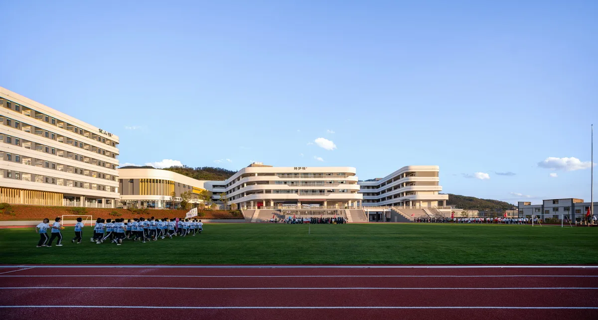 BIM Architecture | Gazing at Clouds by the Mountain: Design Record of Hongyu Middle School in Yuxi, Yunnan Province/Introduction to the Integration of Production and Education Research Center