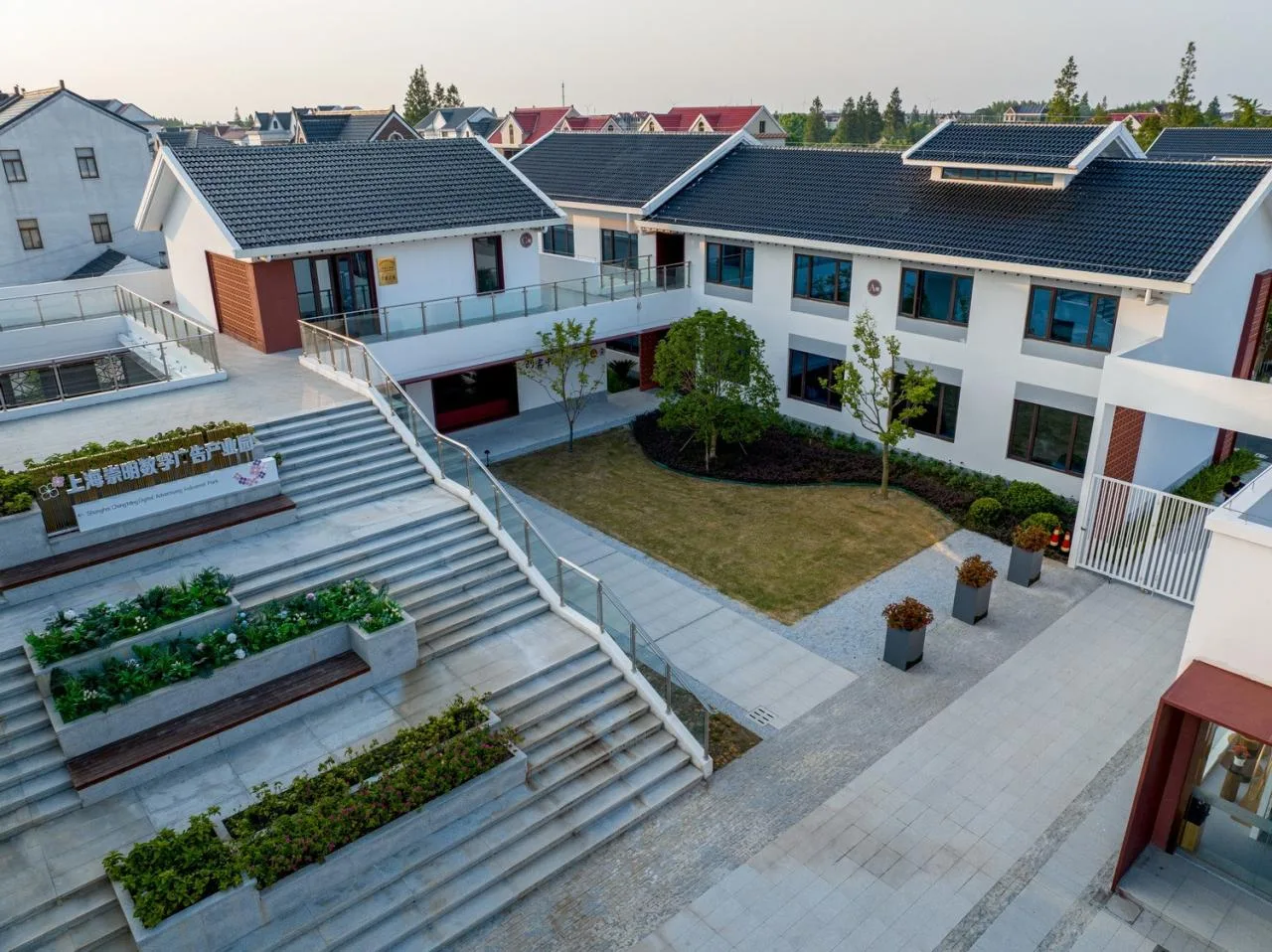 BIM Architecture | Here and Now: A Small House Built in a Flower Garden - Gangyan Flower Exchange Center/Chuanglin Zebai