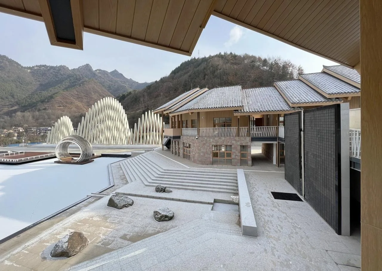 BIM Architecture | Dragon shaped Architecture: Kang County Tourism Tourist Distribution Center/Symbiotic Architecture Farmers Architects