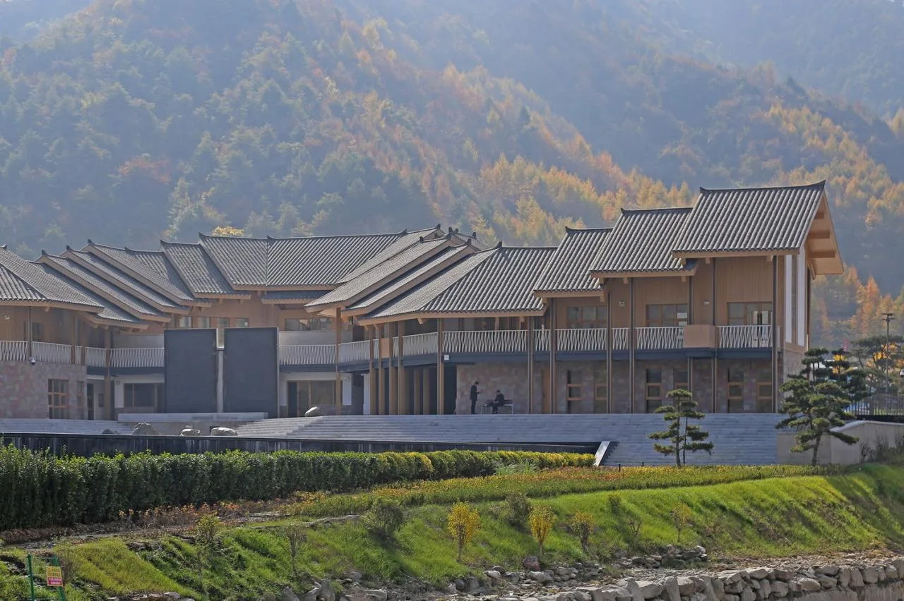 BIM Architecture | Dragon shaped Architecture: Kang County Tourism Tourist Distribution Center/Symbiotic Architecture Farmers Architects
