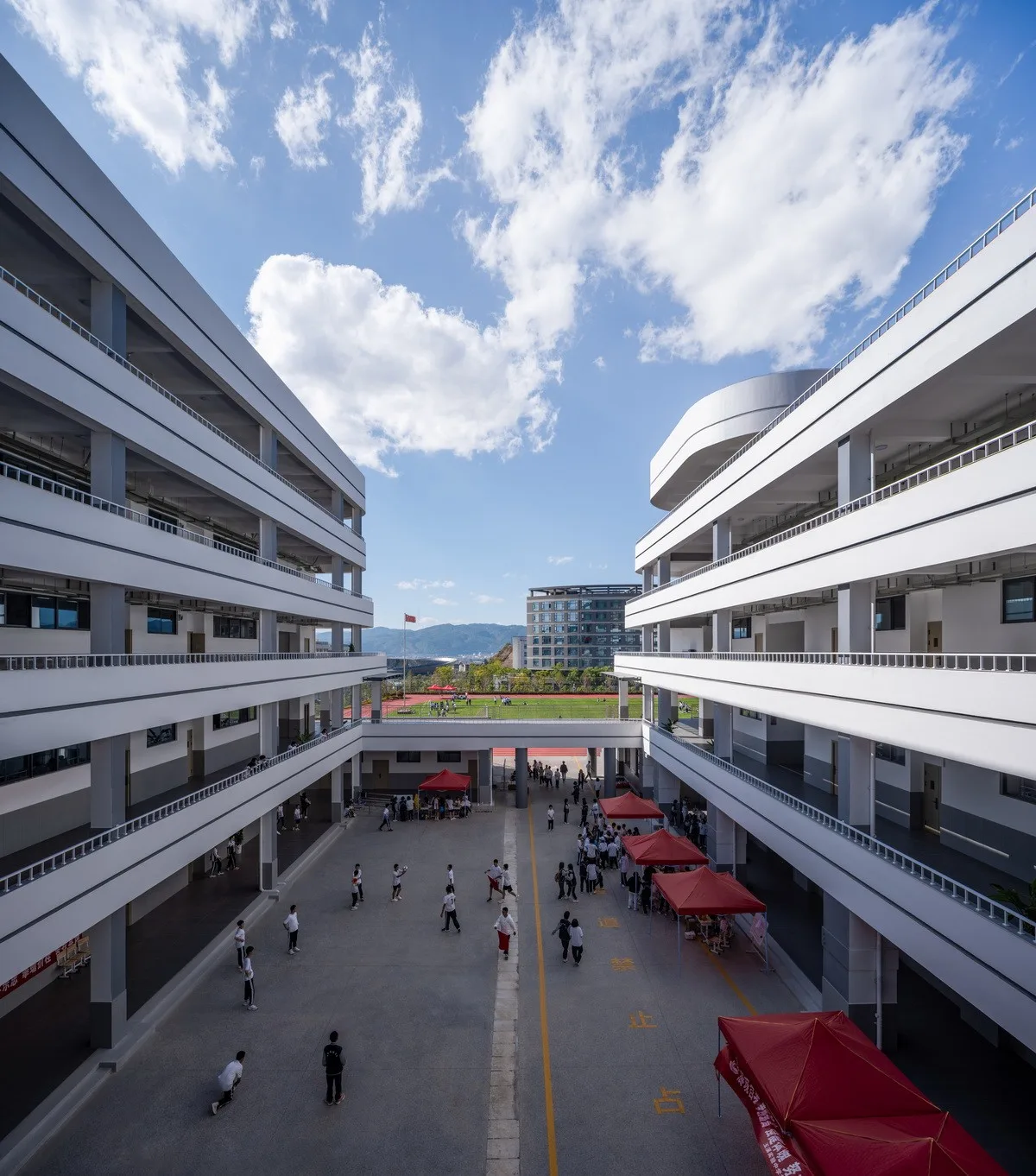 BIM Architecture | Gazing at Clouds by the Mountain: Design Record of Hongyu Middle School in Yuxi, Yunnan Province/Introduction to the Integration of Production and Education Research Center