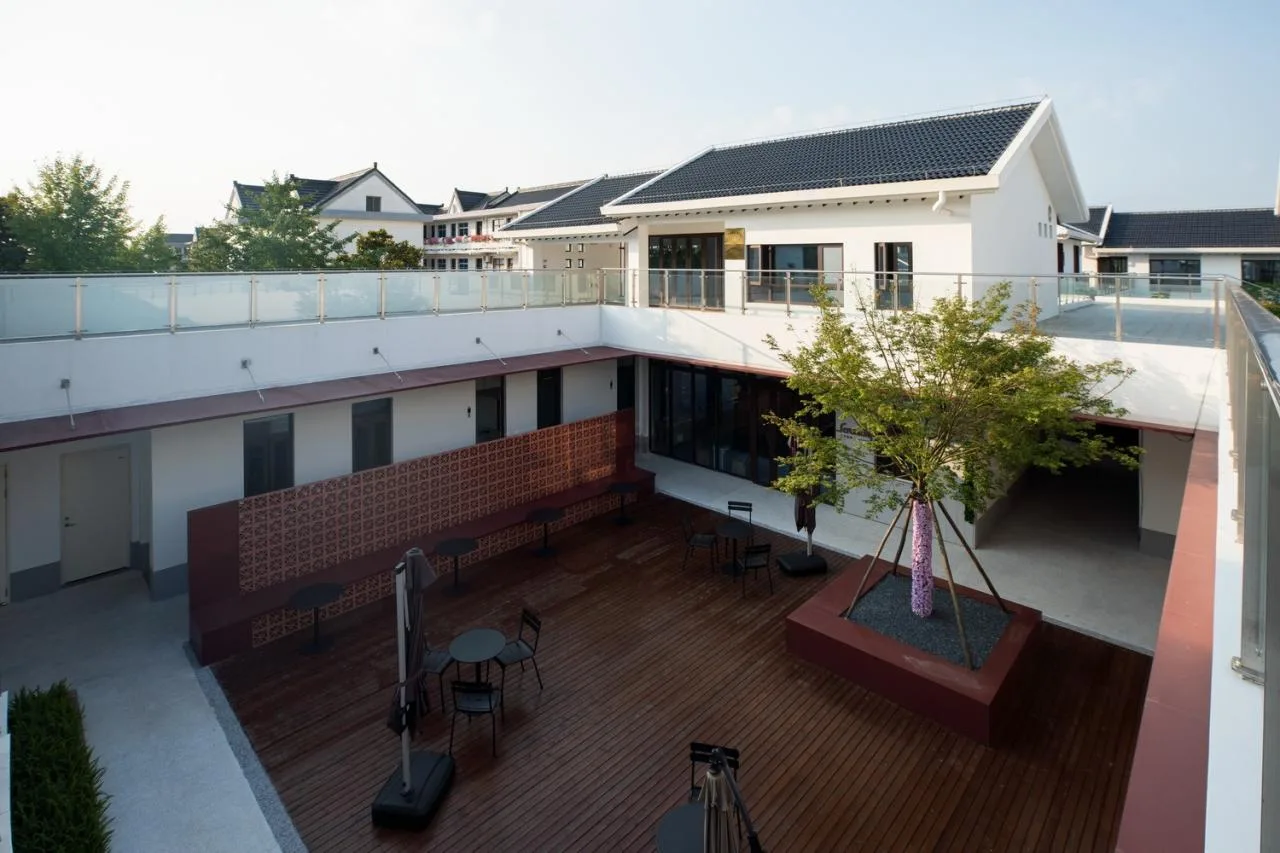 BIM Architecture | Here and Now: A Small House Built in a Flower Garden - Gangyan Flower Exchange Center/Chuanglin Zebai