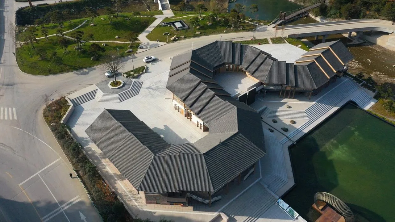 BIM Architecture | Dragon shaped Architecture: Kang County Tourism Tourist Distribution Center/Symbiotic Architecture Farmers Architects