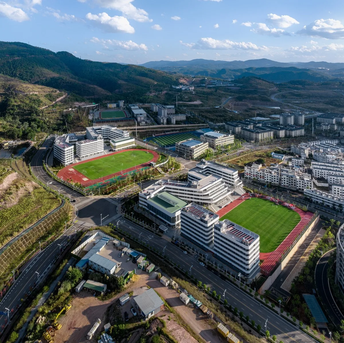 BIM Architecture | Gazing at Clouds by the Mountain: Design Record of Hongyu Middle School in Yuxi, Yunnan Province/Introduction to the Integration of Production and Education Research Center