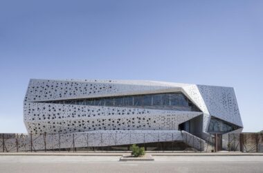 BIM-Designed Microbial Chemistry Laboratory by PENELAS Architects-BIM WORLD