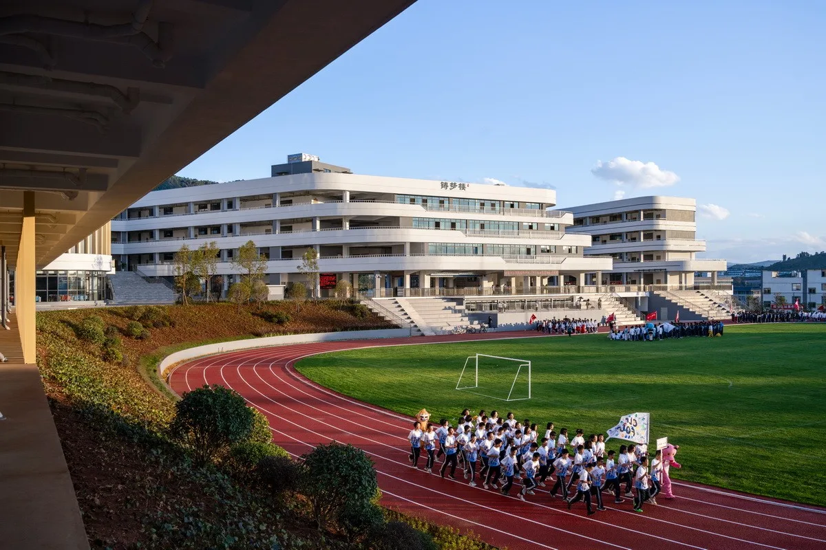 BIM Architecture | Gazing at Clouds by the Mountain: Design Record of Hongyu Middle School in Yuxi, Yunnan Province/Introduction to the Integration of Production and Education Research Center