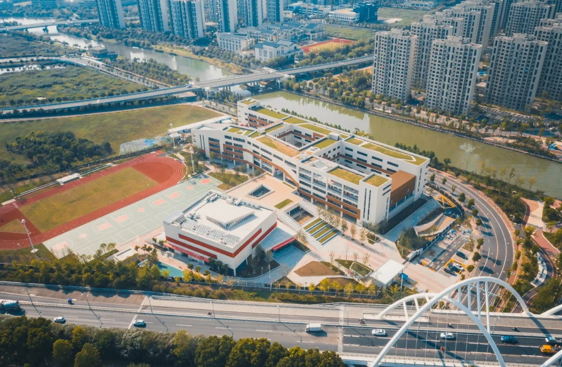 BIM Architecture | Here and Now: High Density Campus Practice for Classroom Teaching - Qingpu Lansheng Siyuan Middle School/Chuanglin Zebai