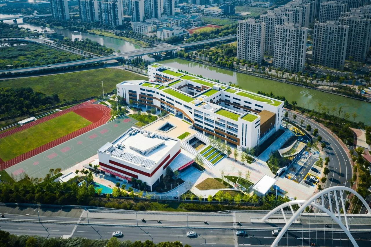 BIM Architecture | Here and Now: High Density Campus Practice for Classroom Teaching - Qingpu Lansheng Siyuan Middle School/Chuanglin Zebai