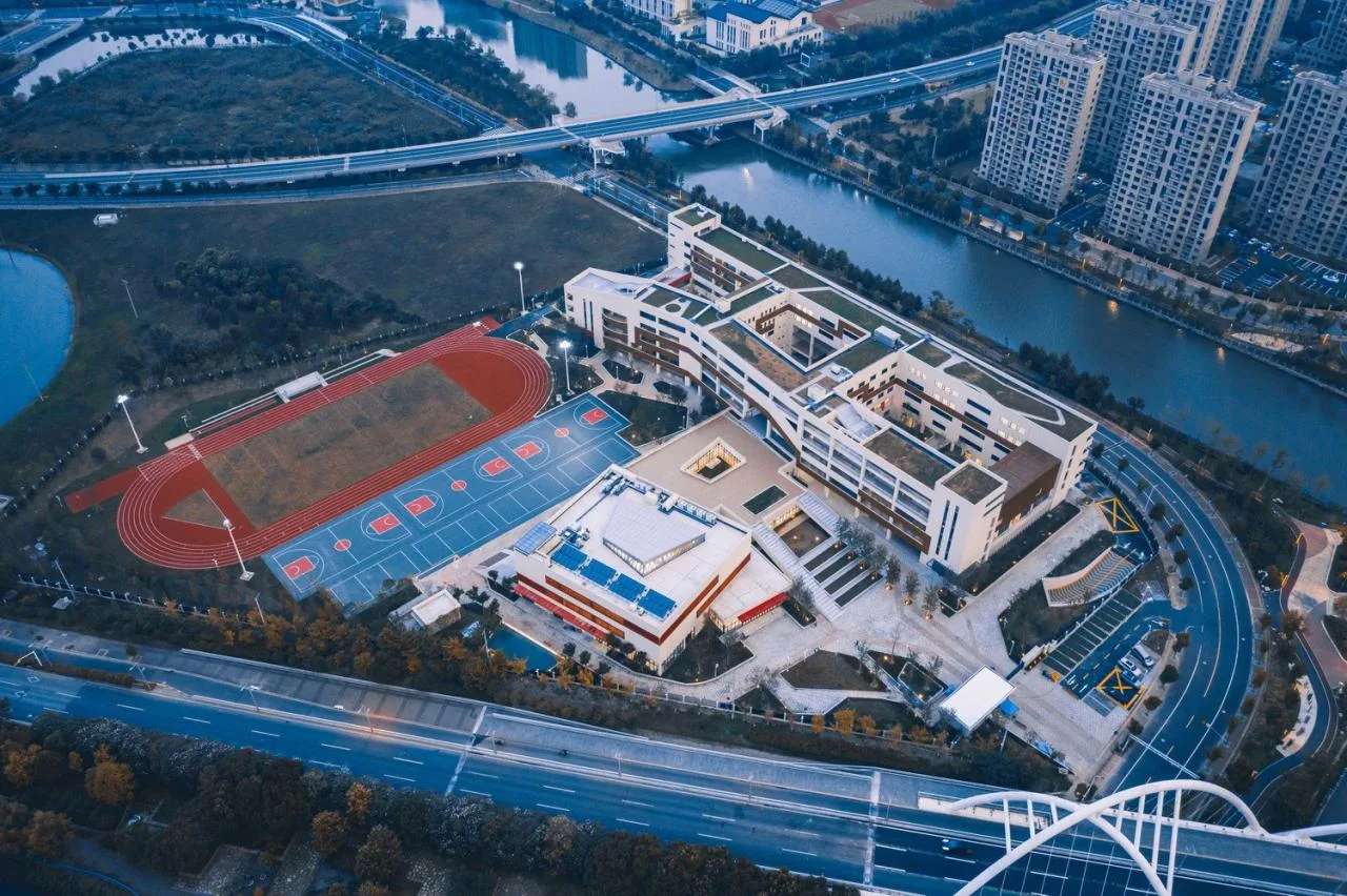 BIM Architecture | Here and Now: High Density Campus Practice for Classroom Teaching - Qingpu Lansheng Siyuan Middle School/Chuanglin Zebai