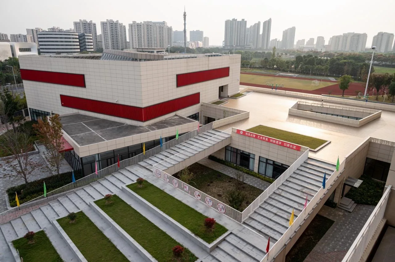 BIM Architecture | Here and Now: High Density Campus Practice for Classroom Teaching - Qingpu Lansheng Siyuan Middle School/Chuanglin Zebai