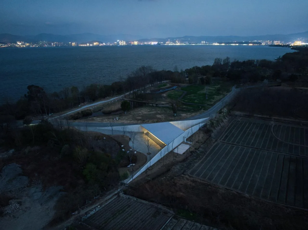 BIM Architecture | Erhai Lake Ecological Corridor Jiapeng Village Station/Zhao Yang Architecture Studio