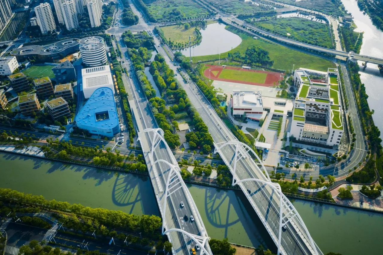 BIM Architecture | Here and Now: High Density Campus Practice for Classroom Teaching - Qingpu Lansheng Siyuan Middle School/Chuanglin Zebai