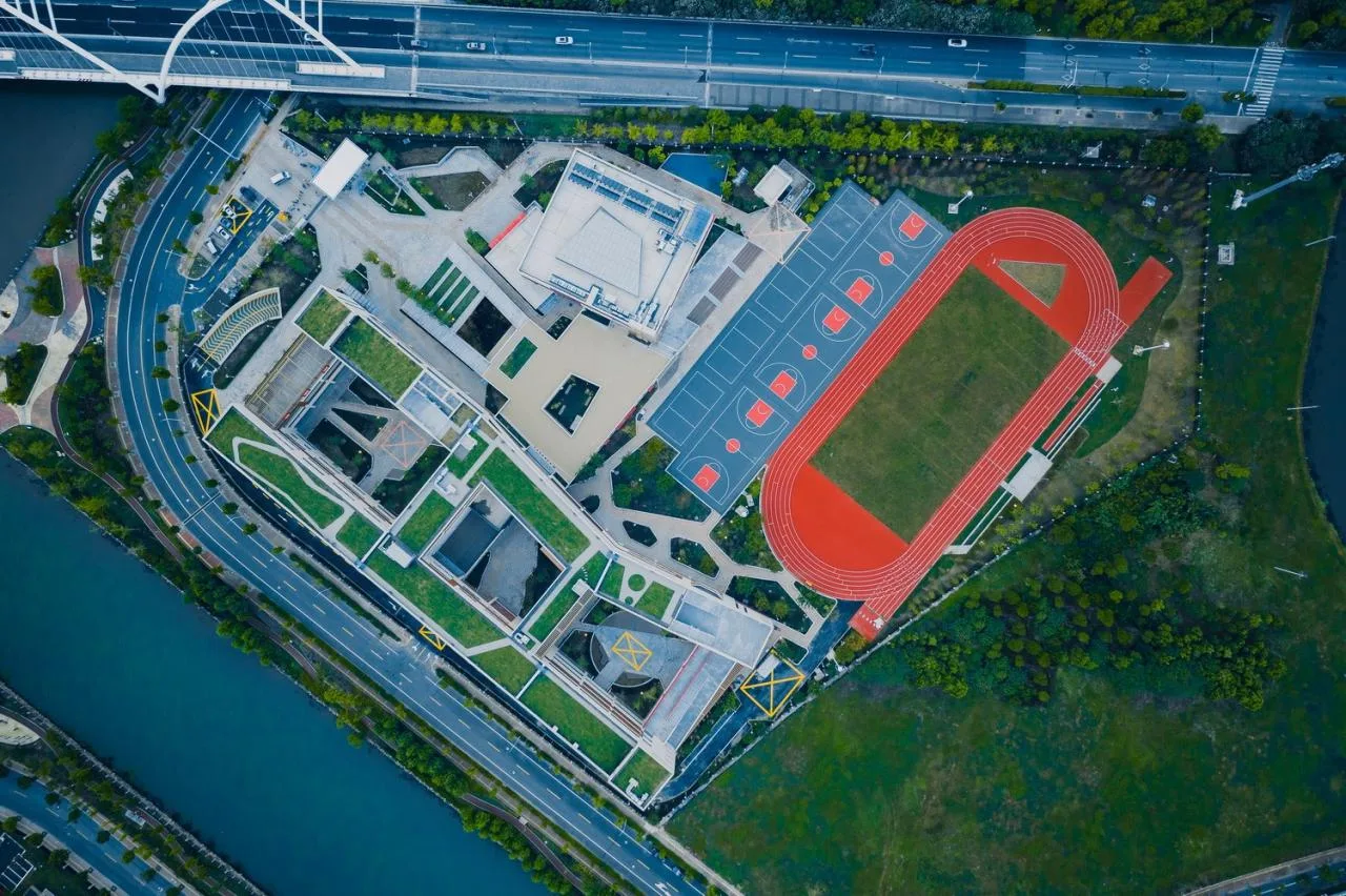 BIM Architecture | Here and Now: High Density Campus Practice for Classroom Teaching - Qingpu Lansheng Siyuan Middle School/Chuanglin Zebai