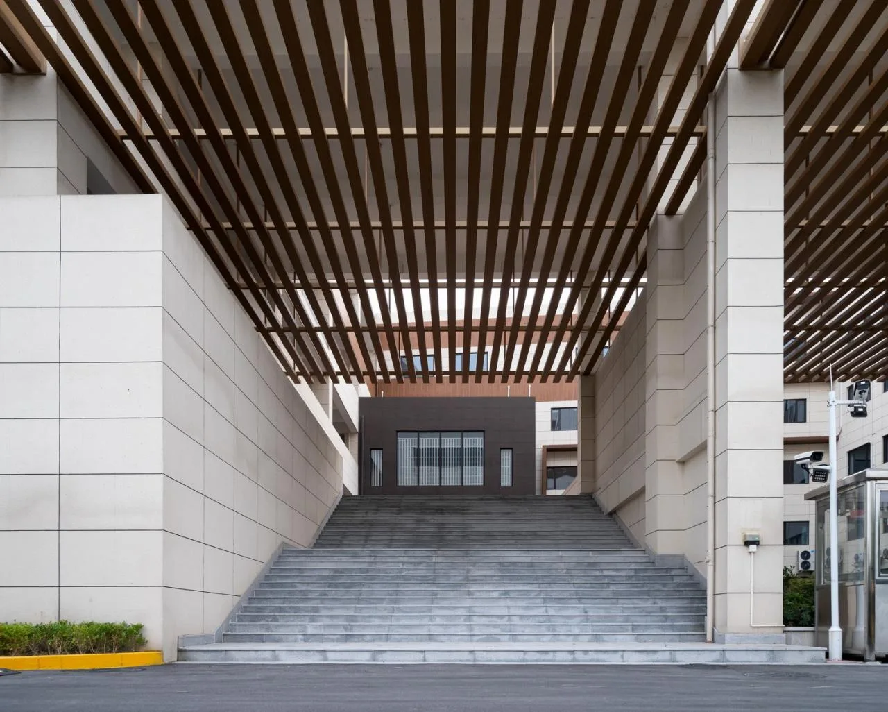 BIM Architecture | Here and Now: High Density Campus Practice for Classroom Teaching - Qingpu Lansheng Siyuan Middle School/Chuanglin Zebai