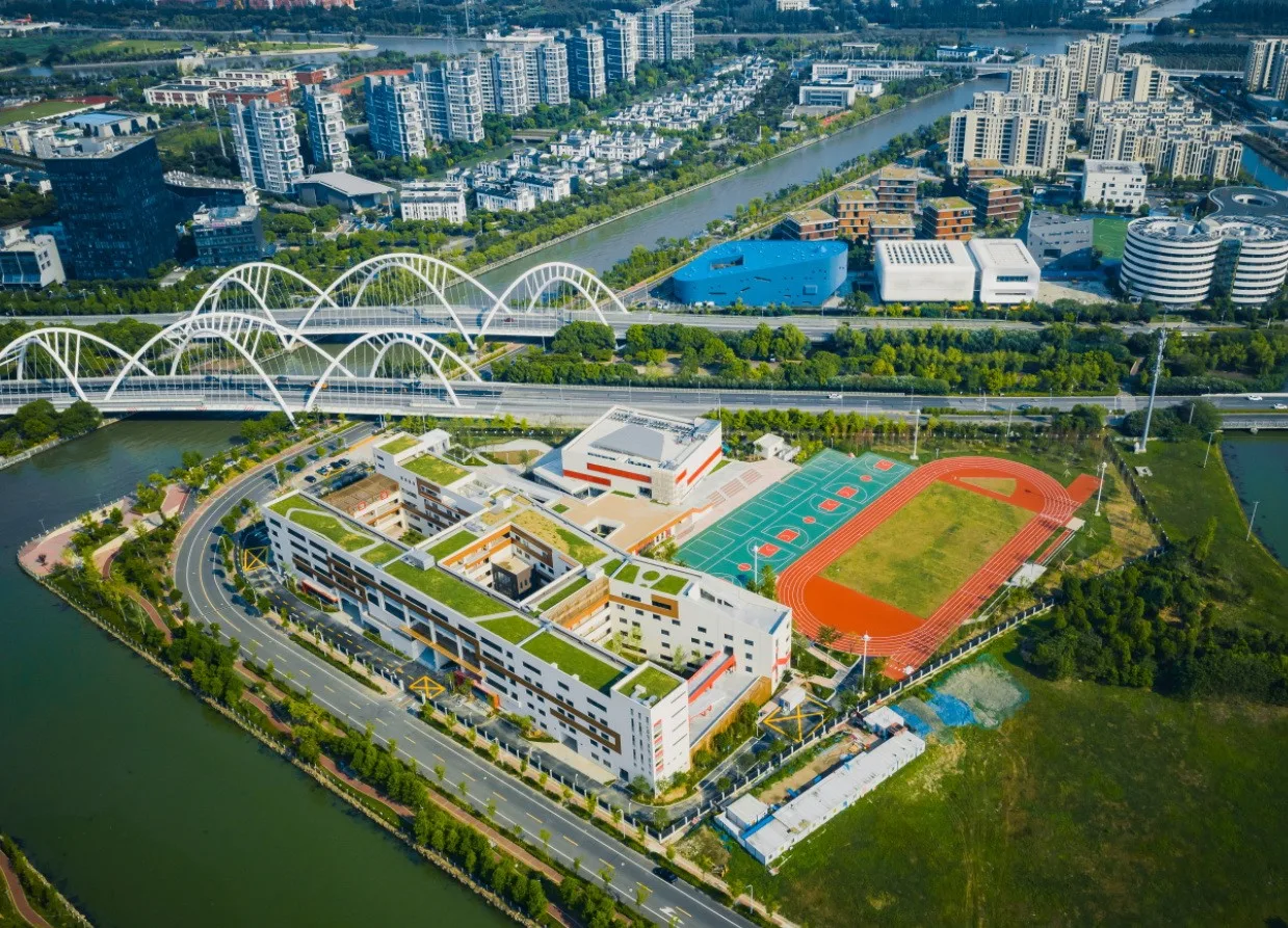 BIM Architecture | Here and Now: High Density Campus Practice for Classroom Teaching - Qingpu Lansheng Siyuan Middle School/Chuanglin Zebai
