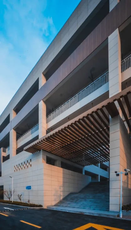 BIM Architecture | Here and Now: High Density Campus Practice for Classroom Teaching - Qingpu Lansheng Siyuan Middle School/Chuanglin Zebai