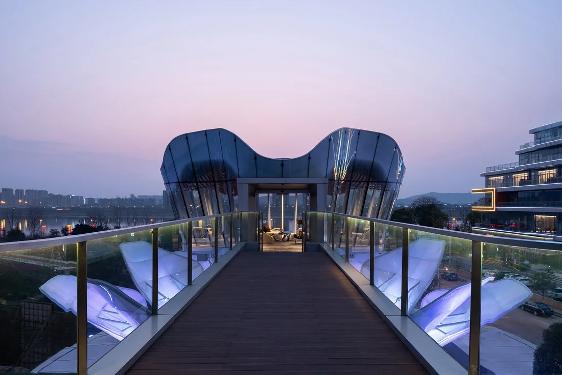 BIM Architecture | Dynamic Architecture with Integrated Mobility: Changsha's 'Eye of the Xiangjiang River' / Zhu Peidong Line+Architecture Firm