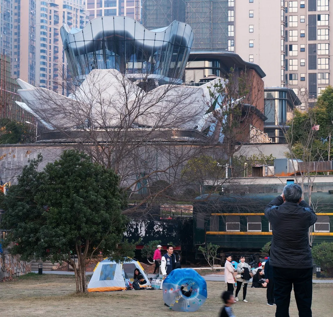 BIM Architecture | Dynamic Architecture with Integrated Mobility: Changsha's 'Eye of the Xiangjiang River' / Zhu Peidong Line+Architecture Firm