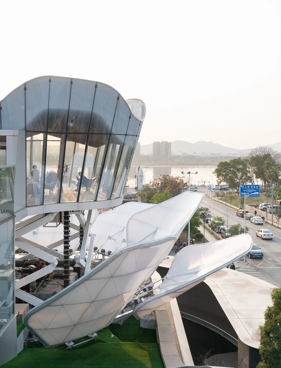 BIM Architecture | Dynamic Architecture with Integrated Mobility: Changsha's 'Eye of the Xiangjiang River' / Zhu Peidong Line+Architecture Firm