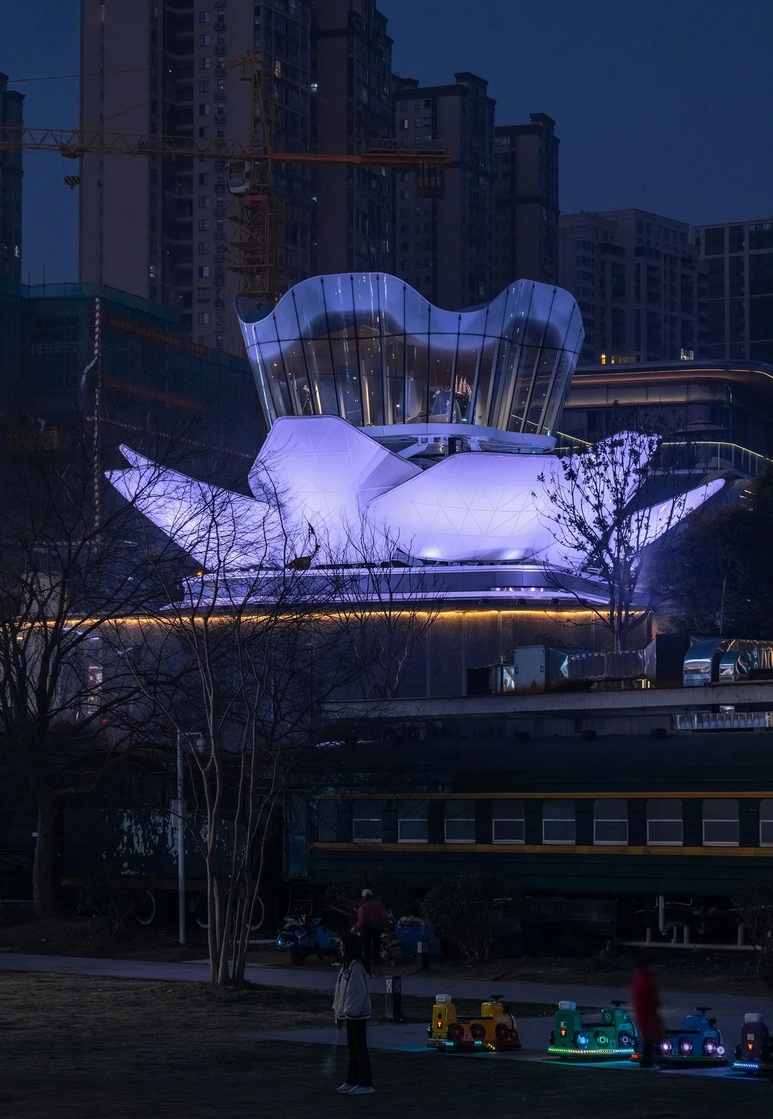 BIM Architecture | Dynamic Architecture with Integrated Mobility: Changsha's 'Eye of the Xiangjiang River' / Zhu Peidong Line+Architecture Firm