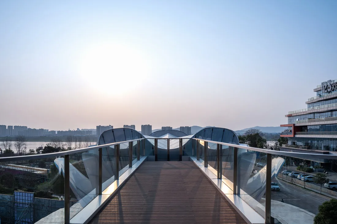 BIM Architecture | Dynamic Architecture with Integrated Mobility: Changsha's 'Eye of the Xiangjiang River' / Zhu Peidong Line+Architecture Firm