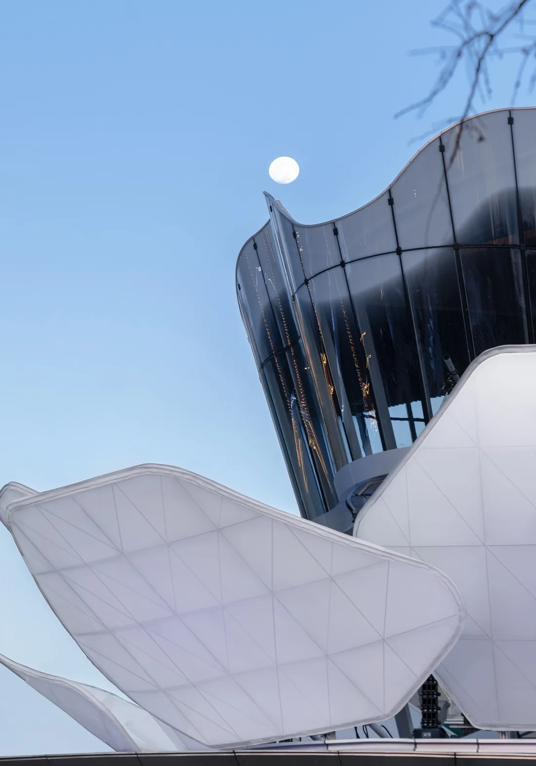 BIM Architecture | Dynamic Architecture with Integrated Mobility: Changsha's 'Eye of the Xiangjiang River' / Zhu Peidong Line+Architecture Firm