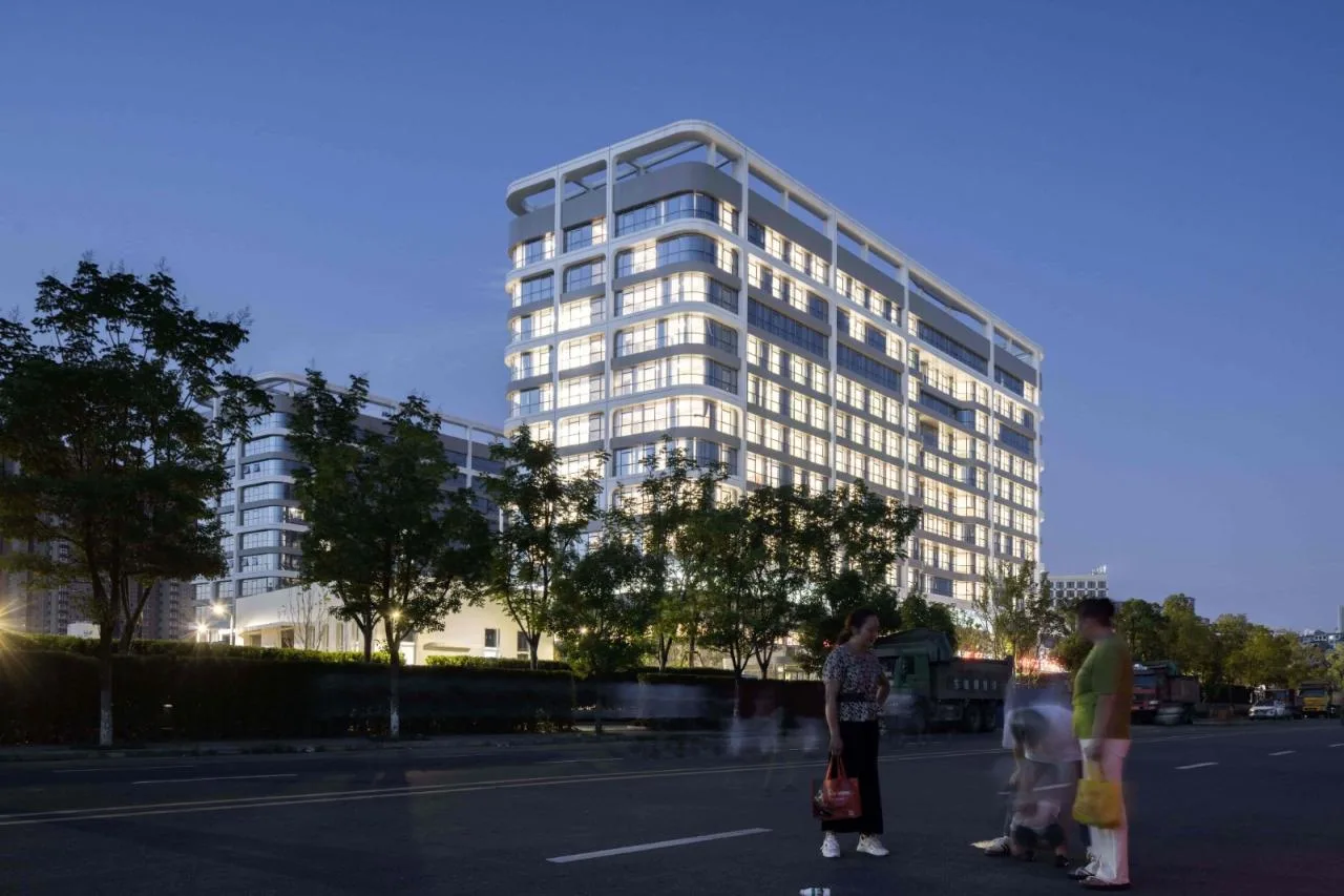 BIM Architecture | Hospital oriented: A Warm White Castle - Ankang High tech Hospital/UUA Architectural Firm
