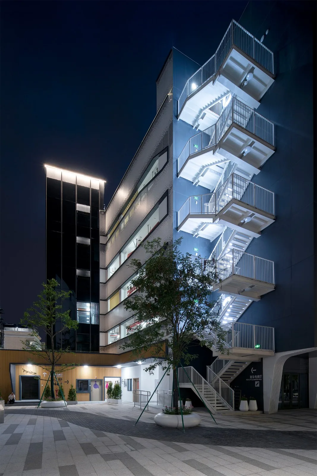BIM Architecture | Parking Building in the Central Area of Hongmei Town: The Rebirth of the "Corner Land" of the Town/Senlei International