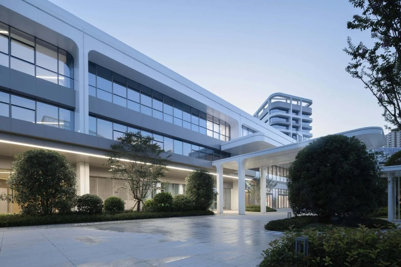 BIM Architecture | Hospital oriented: A Warm White Castle - Ankang High tech Hospital/UUA Architectural Firm