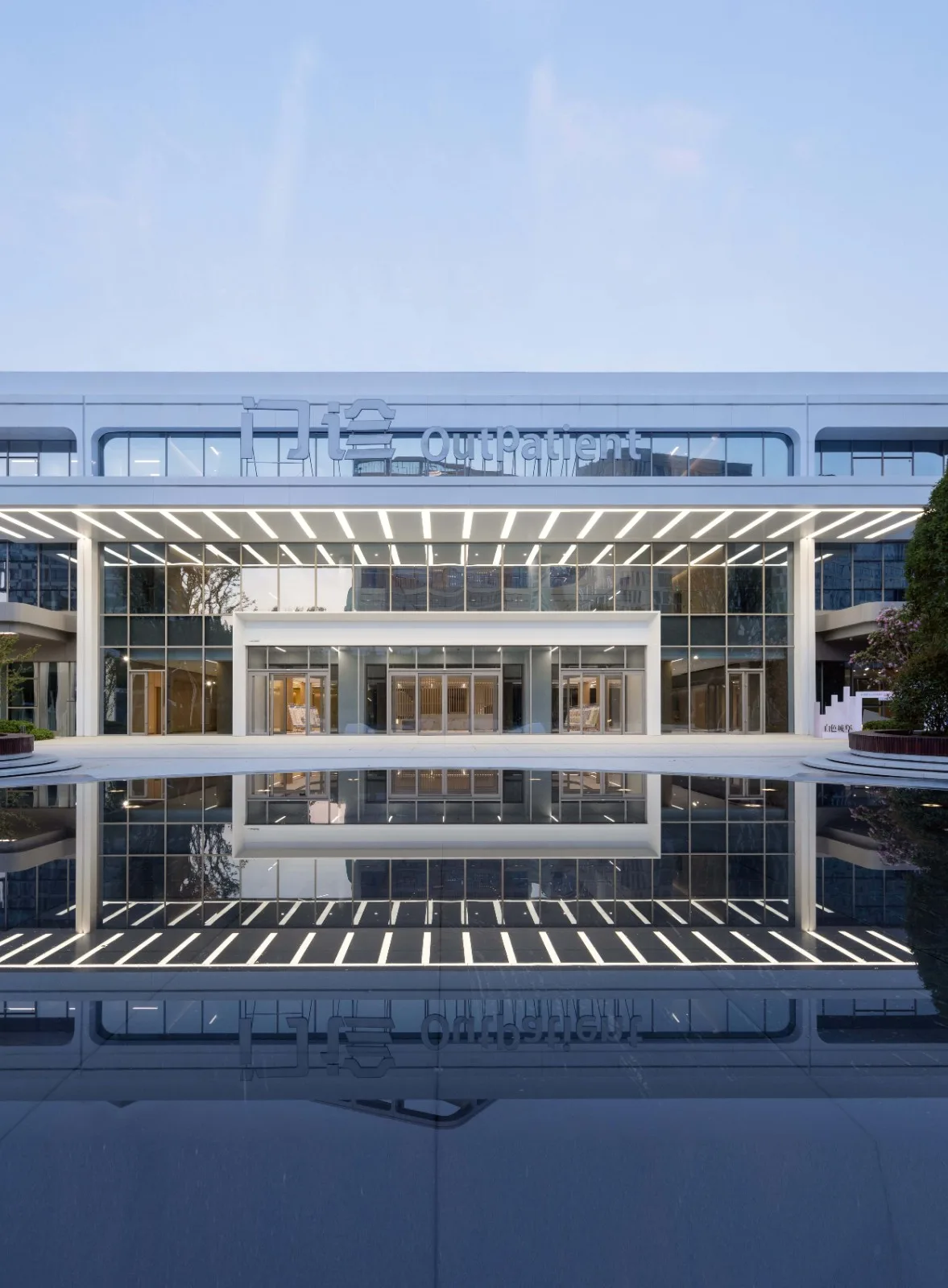 BIM Architecture | Hospital oriented: A Warm White Castle - Ankang High tech Hospital/UUA Architectural Firm