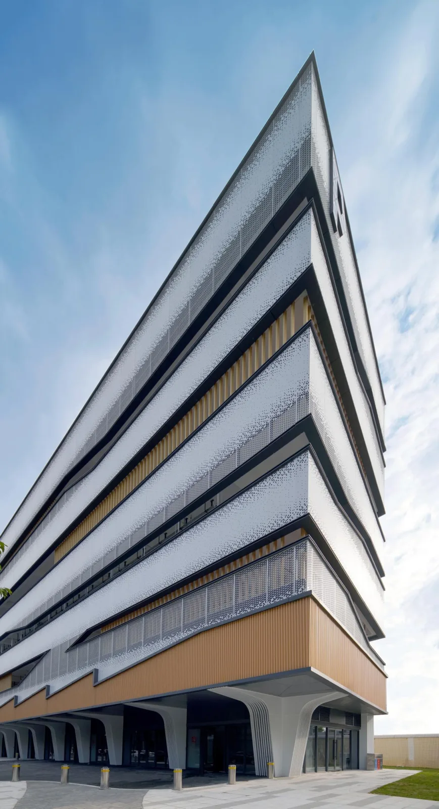 BIM Architecture | Parking Building in the Central Area of Hongmei Town: The Rebirth of the "Corner Land" of the Town/Senlei International