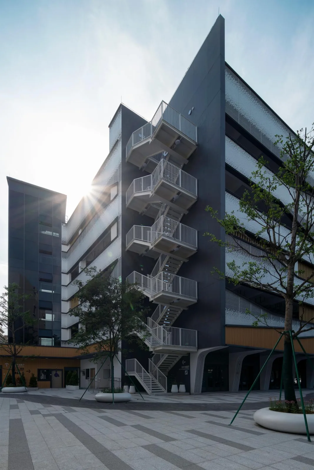 BIM Architecture | Parking Building in the Central Area of Hongmei Town: The Rebirth of the "Corner Land" of the Town/Senlei International