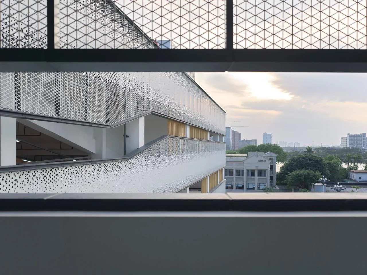 BIM Architecture | Parking Building in the Central Area of Hongmei Town: The Rebirth of the "Corner Land" of the Town/Senlei International