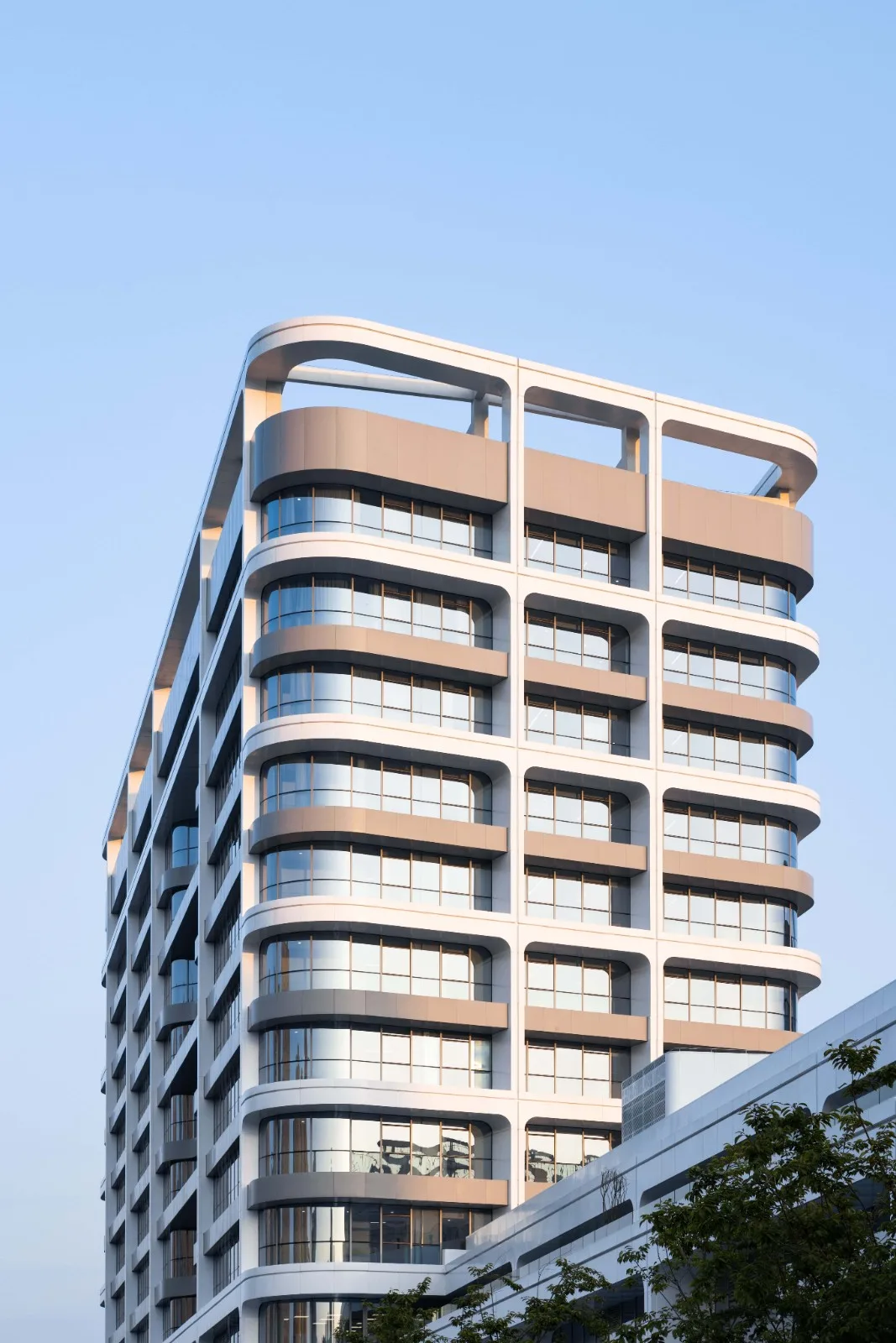 BIM Architecture | Hospital oriented: A Warm White Castle - Ankang High tech Hospital/UUA Architectural Firm