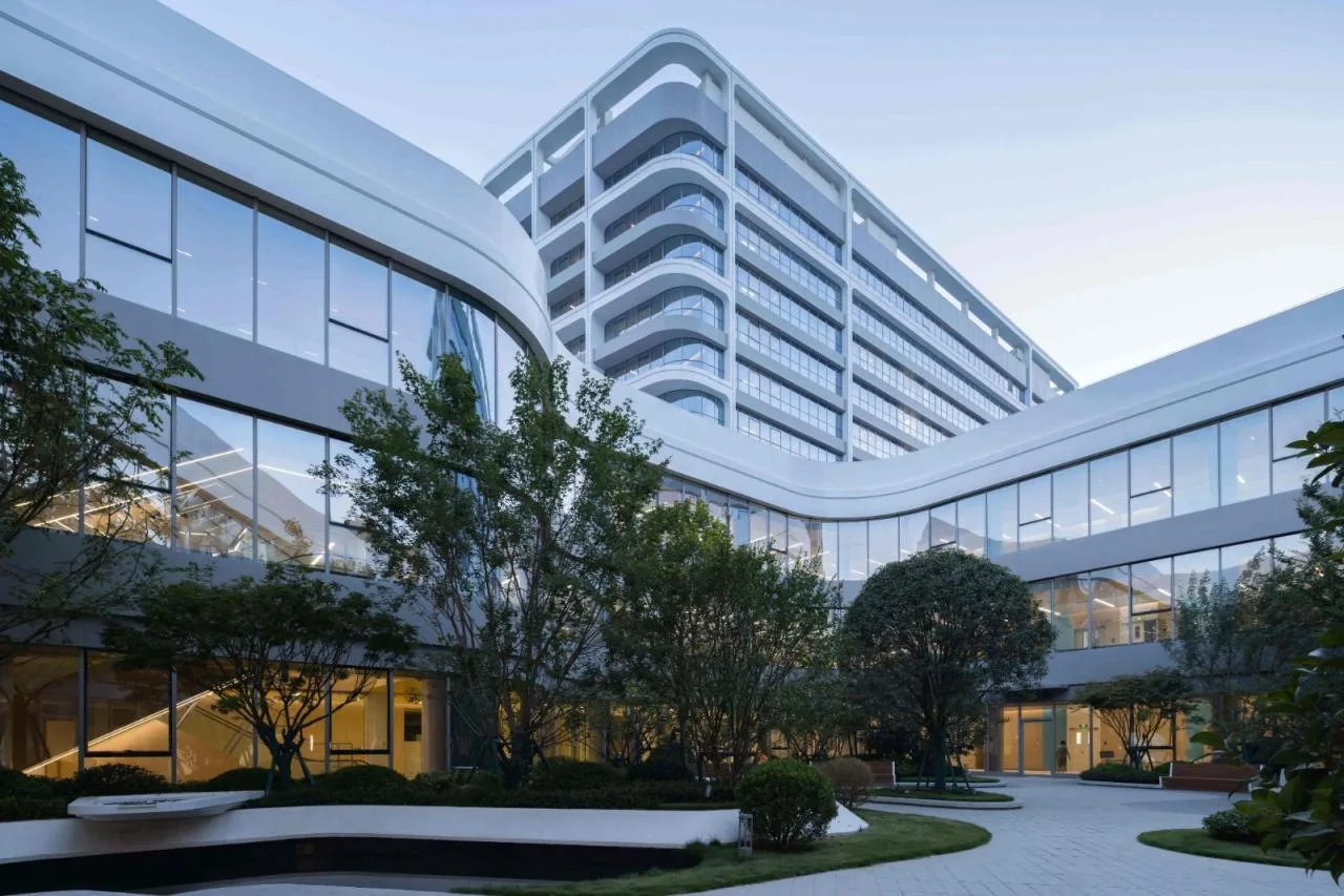 BIM Architecture | Hospital oriented: A Warm White Castle - Ankang High tech Hospital/UUA Architectural Firm