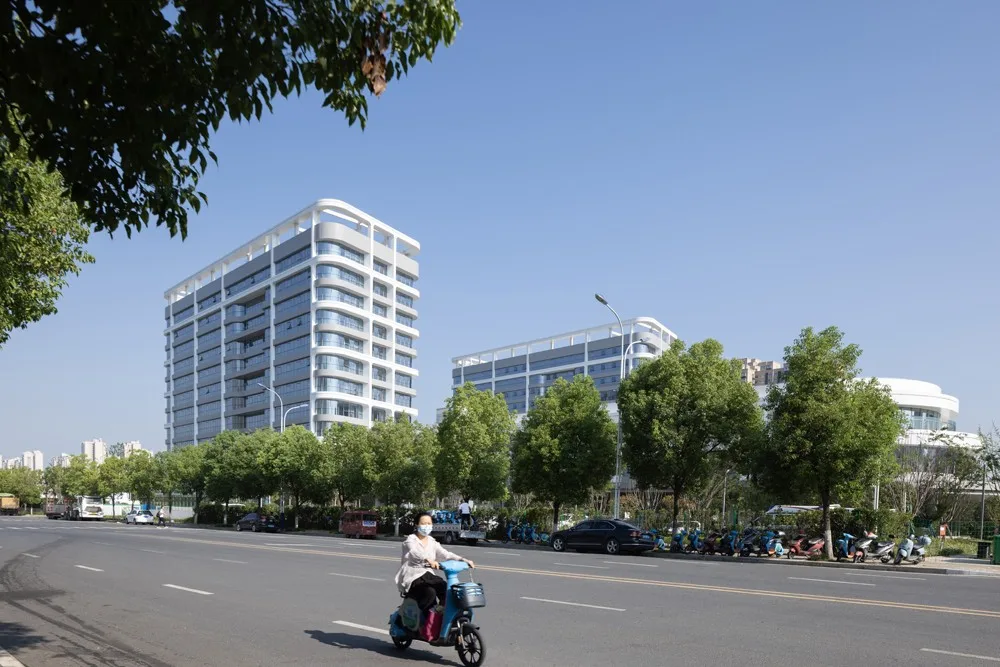 BIM Architecture | Hospital oriented: A Warm White Castle - Ankang High tech Hospital/UUA Architectural Firm