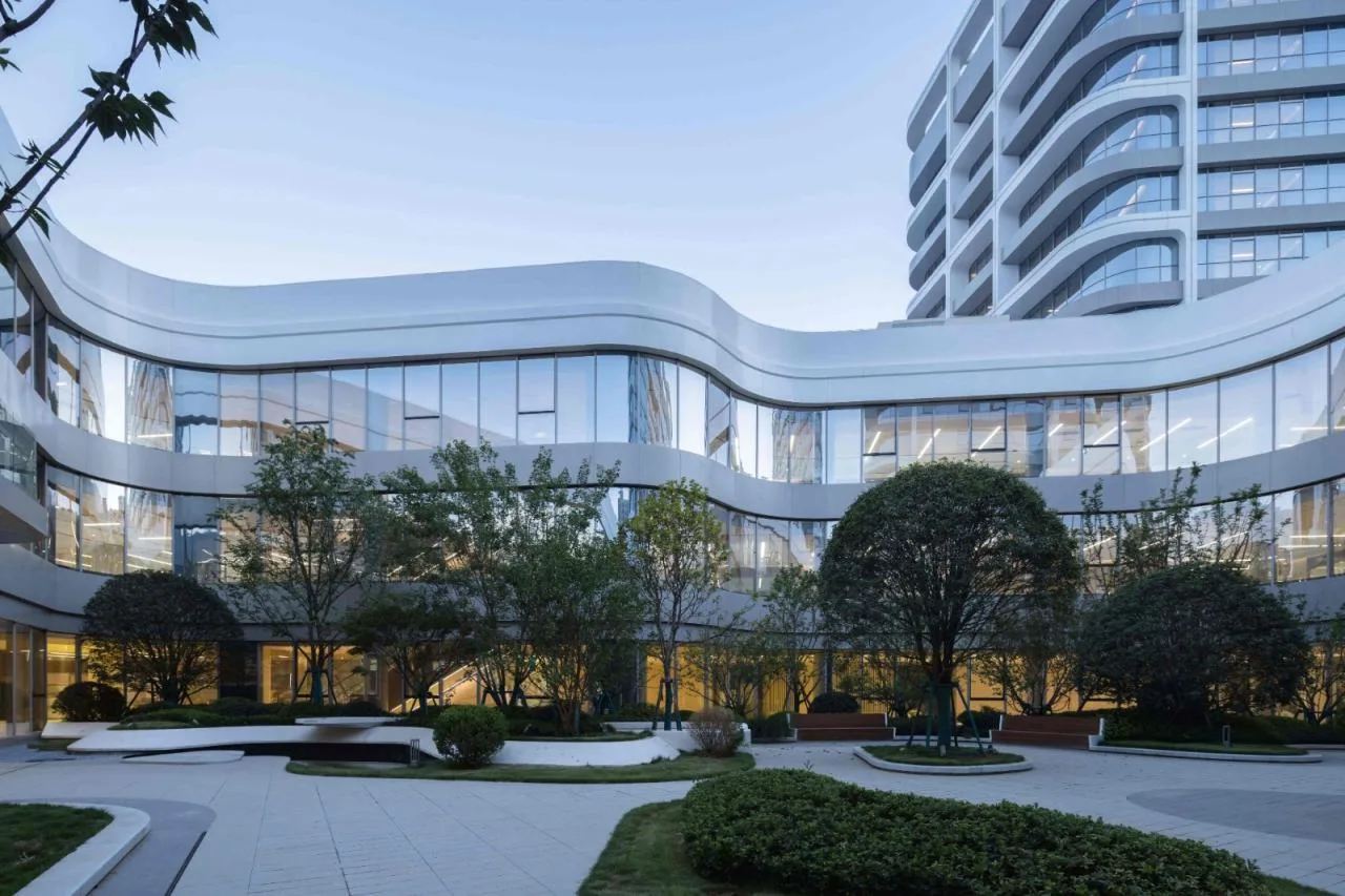 BIM Architecture | Hospital oriented: A Warm White Castle - Ankang High tech Hospital/UUA Architectural Firm