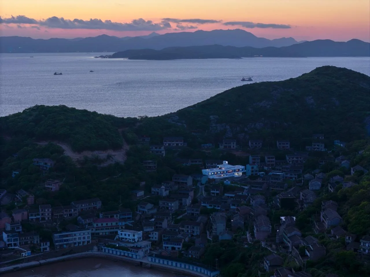 BIM Architecture | Island Floating Boat: Zhoushan Chaishan Island Elderly Care Center/Meng Fanhao Line+Architectural Firm
