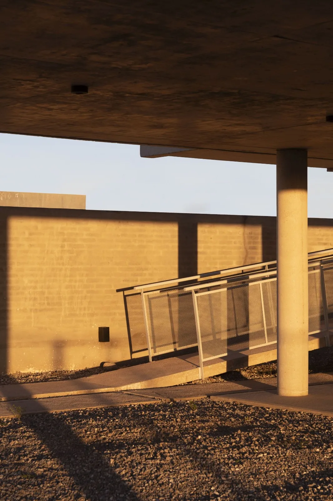 BIM Architecture | Residential Buildings Between Columns/Esteras Perrote
