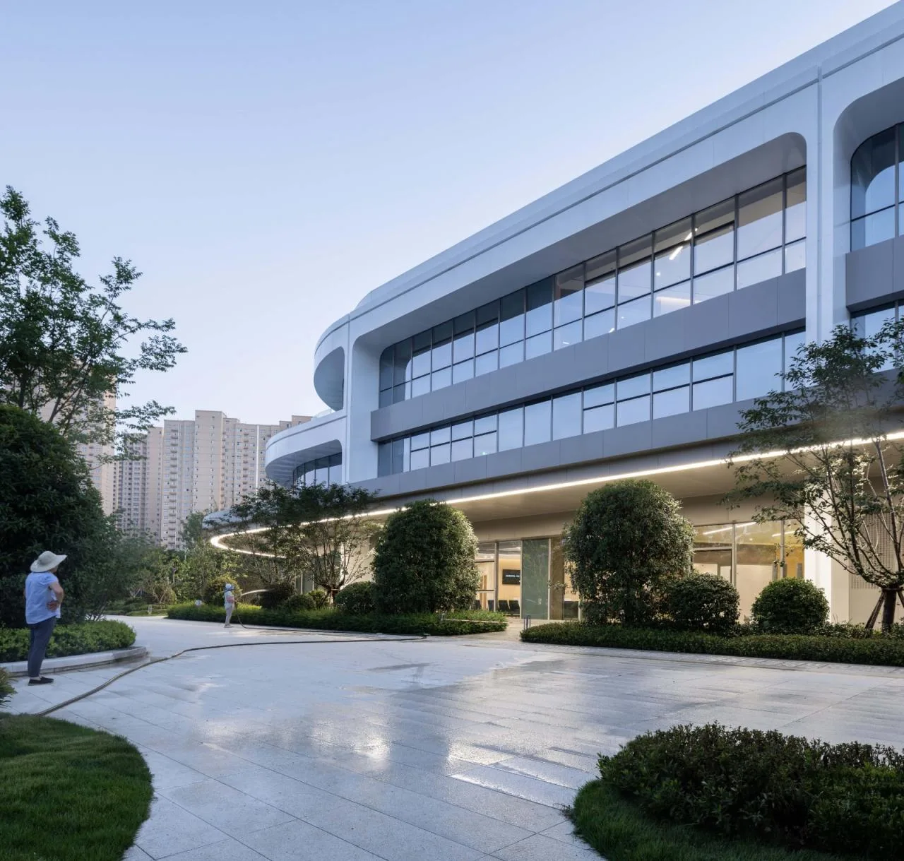 BIM Architecture | Hospital oriented: A Warm White Castle - Ankang High tech Hospital/UUA Architectural Firm