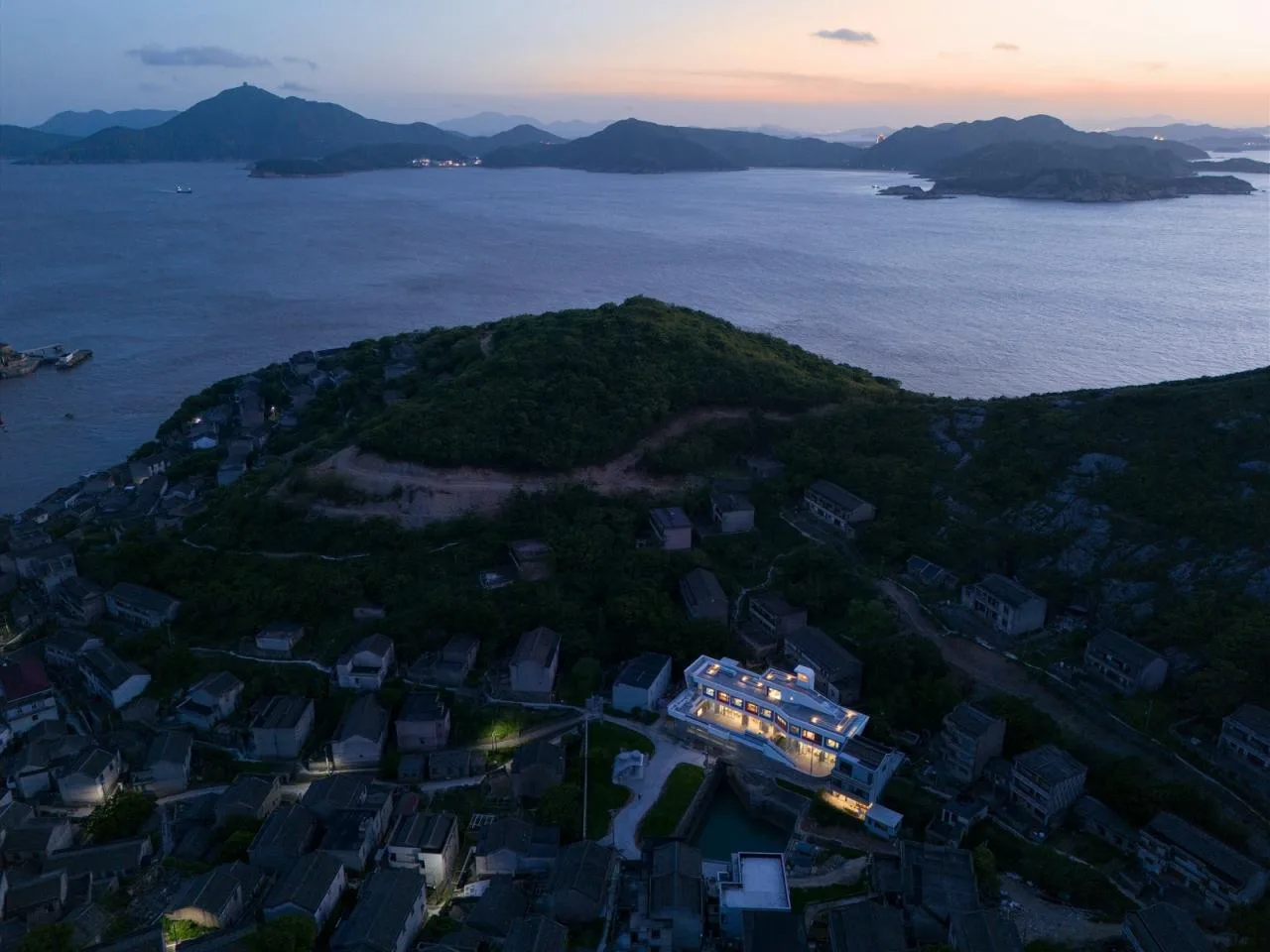 BIM Architecture | Island Floating Boat: Zhoushan Chaishan Island Elderly Care Center/Meng Fanhao Line+Architectural Firm