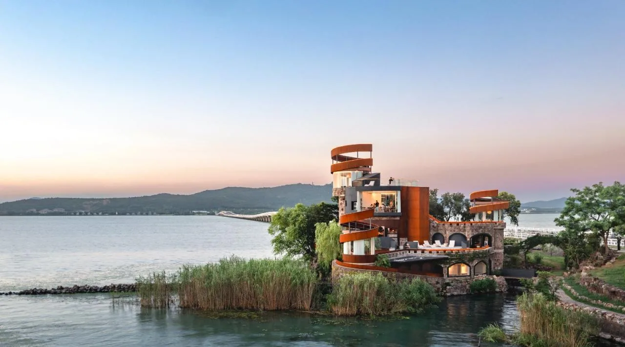 BIM Architecture | Phoenix Terrace Reconstruction/Media Design of the Taihu Lake Lake Resort