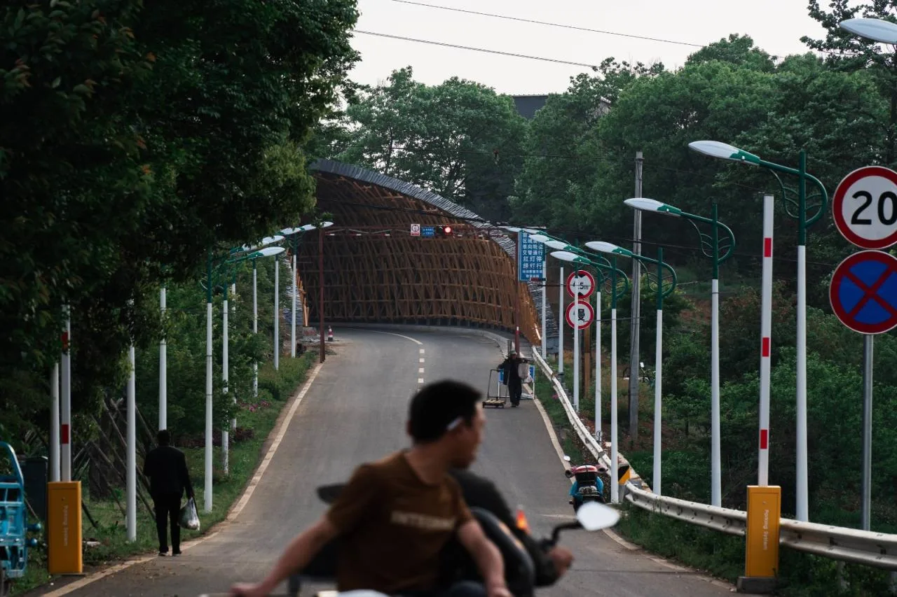 BIM Architecture | From Heaven to Earth: Penetrating through Clouds and Weaving into Wooden Tunnels from Underneath Rocks and Shells; Tengyun Meteorological Environment/Zhu Peidong Line+Architectural Firm