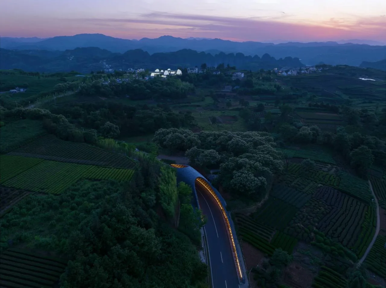 BIM Architecture | From Heaven to Earth: Penetrating through Clouds and Weaving into Wooden Tunnels from Underneath Rocks and Shells; Tengyun Meteorological Environment/Zhu Peidong Line+Architectural Firm