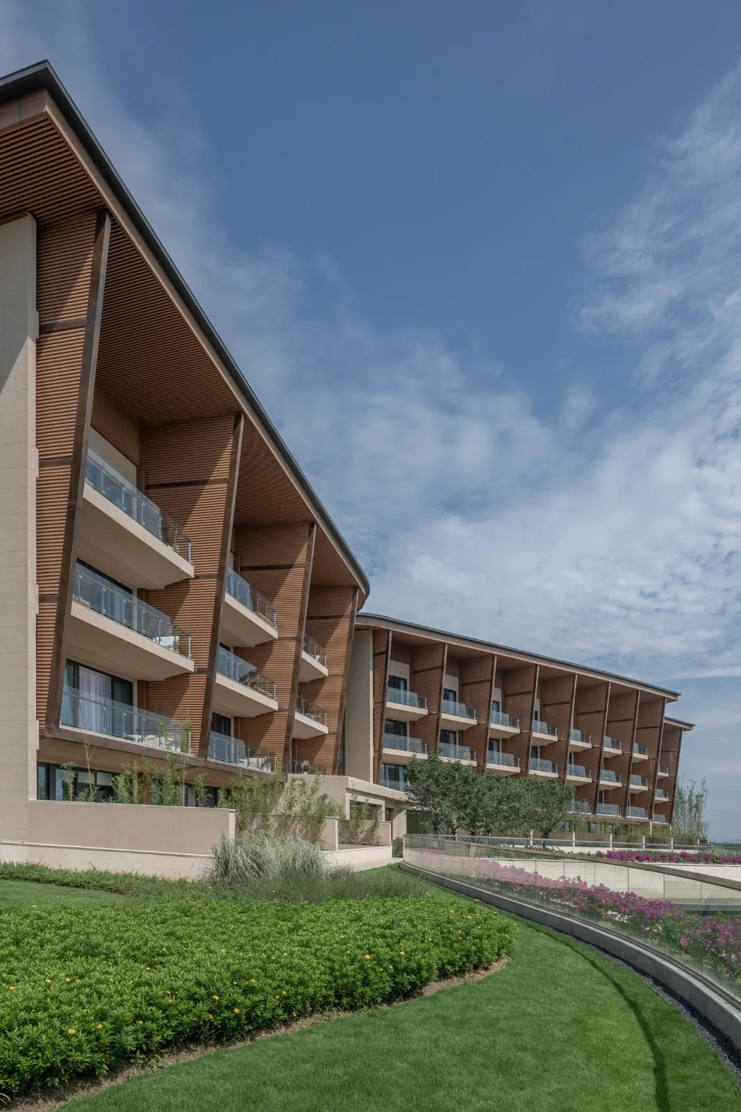 BIM Architecture | "Dragon Ridge" - Mediterranean Black Dragon Beach Resort Hotel/AIM Architecture