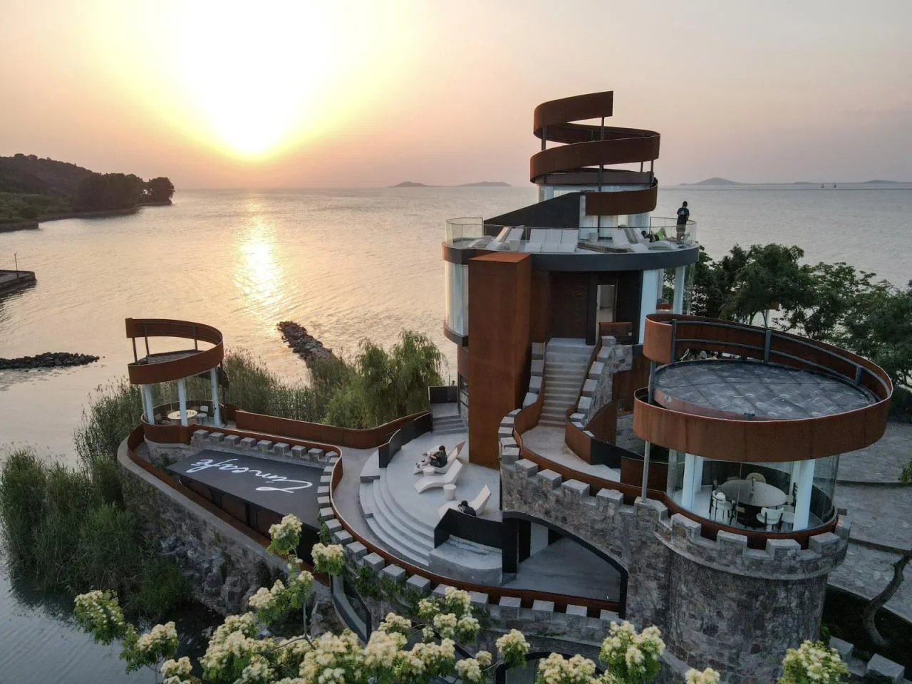 BIM Architecture | Phoenix Terrace Reconstruction/Media Design of the Taihu Lake Lake Resort